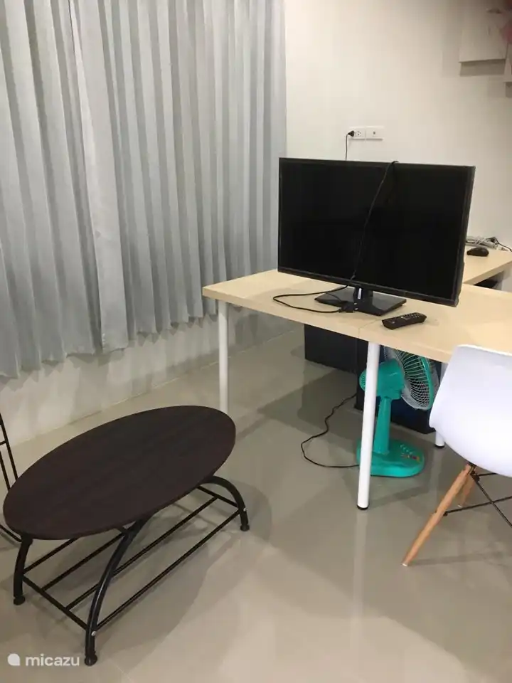 Rincón informático incluido aire acondicionado.