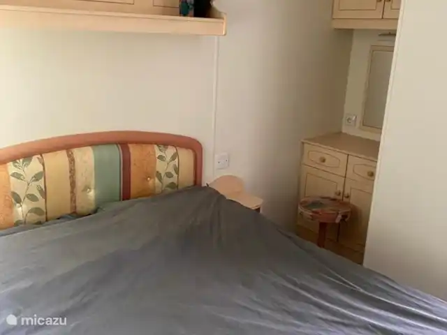 Rondeweibos en Países Bajos, Holanda Meridional, Rockanje - mobil home / caravana Dormitorio