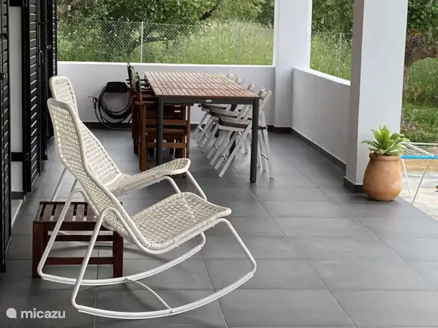 villa elias en Grecia, Peloponeso, Koroni - villa Veranda en la parte trasera de la villa.