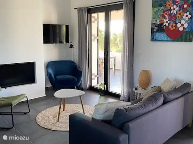 villa elias en Grecia, Peloponeso, Koroni - villa Salón con chimenea