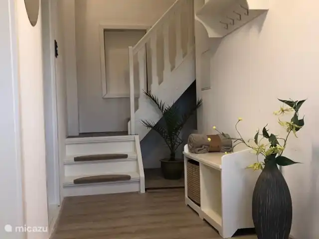 Haus am Berg huren in Duitsland, Sauerland, Diemelsee - vakantiehuis Ruime hal op begane grond.