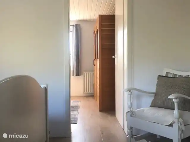 Haus am Berg huren in Duitsland, Sauerland, Diemelsee - vakantiehuis Verbinding tussen de  2 bovenslaapkamers met tussendeur.