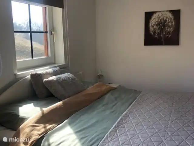 Haus am Berg huren in Duitsland, Sauerland, Diemelsee - vakantiehuis 2-persoons slaapkamer op de 1e verdieping met tuindeur direct naar terras met hottub.