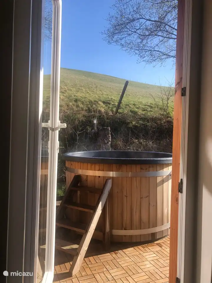 Holzbefeuerter Whirlpool.