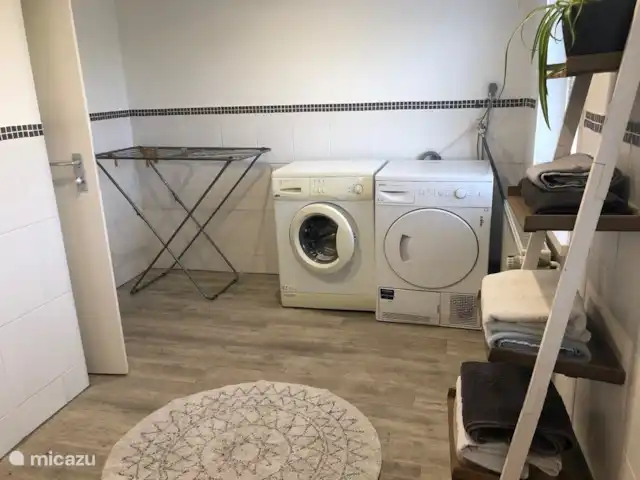 Haus am Berg huren in Duitsland, Sauerland, Diemelsee - vakantiehuis Compleet met wasmachine en droger.