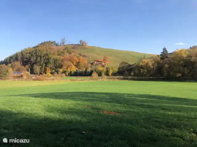 Haus am Berg huren in Duitsland, Sauerland, Diemelsee - vakantiehuis Zicht op Haus am Berg vanaf de overkant, via prachtige wandeling binnen half uurtje te bewandelen.