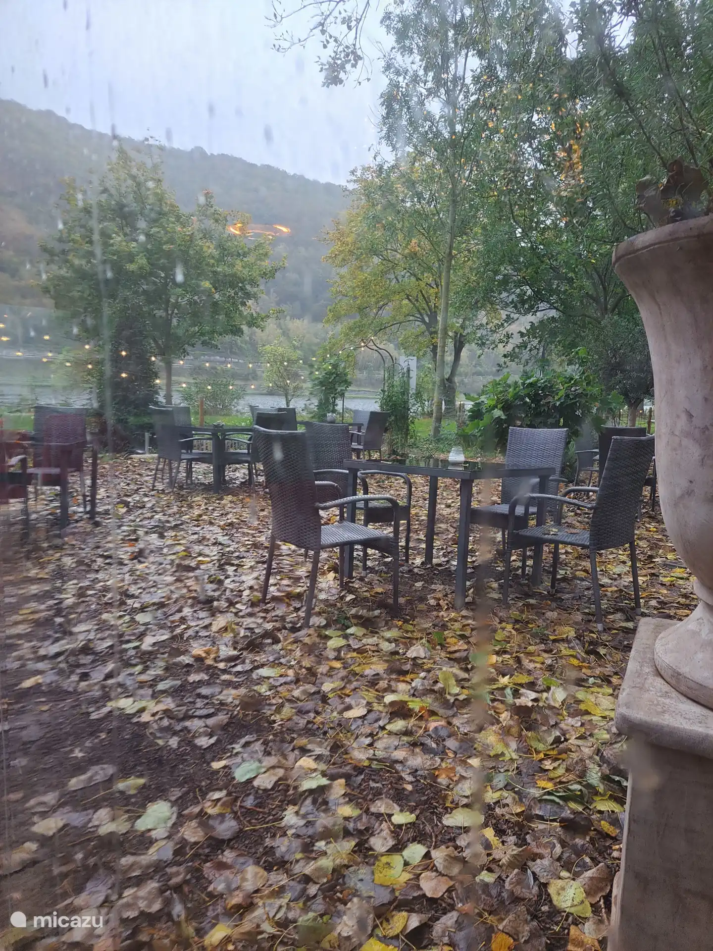 Biergarten in het dorp