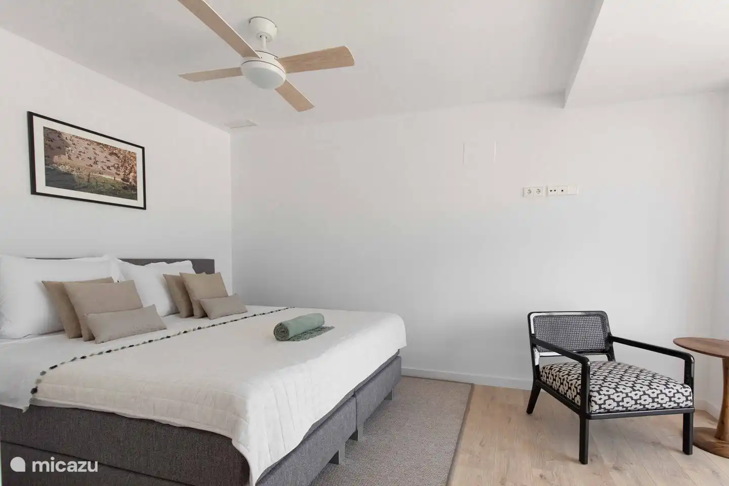 Jedes Schlafzimmer verfügt über eine Klimaanlage und einen Ventilator