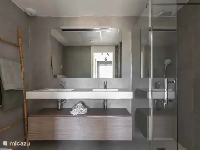 appartement huren in Spanje, Costa Blanca, Villajoyosa – Penthouse Atico Bay en-suite badkamer van slaapkamer 2