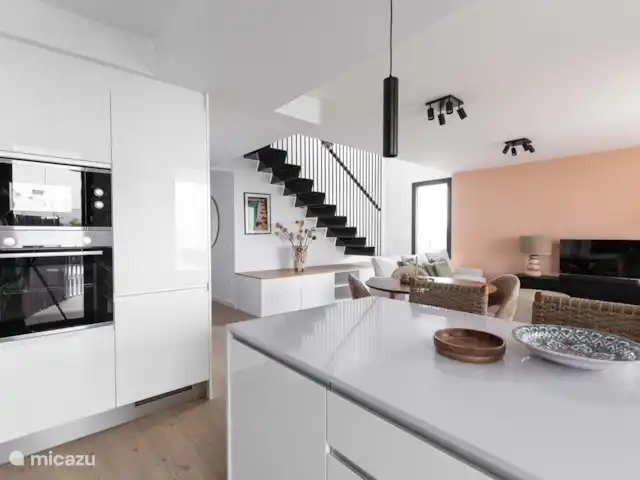 appartement huren in Spanje, Costa Blanca, Villajoyosa – Penthouse Atico Bay keuken met magnetron, afwasmachine, keramische kookplaat, oven, wasmachine