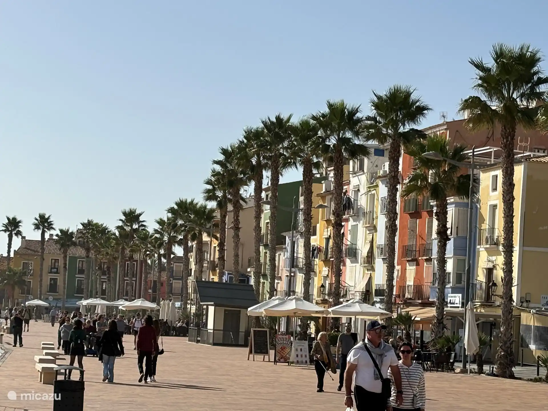 Promenade am Sandstrand im Zentrum von Villajoyosa. 10 min mit dem Fahrrad, 8 min mit dem Auto (großer Parkplatz unter dem Boulevard) oder 30 min zu Fuß