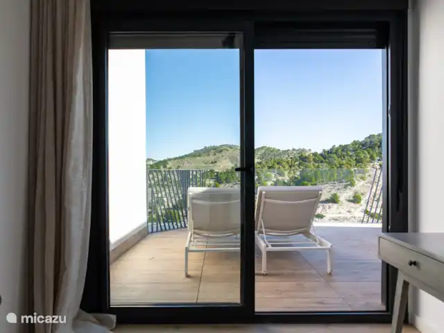 appartement huren in Spanje, Costa Blanca, Villajoyosa – Penthouse Atico Bay een extra stuk dakterras aan de master bedroom