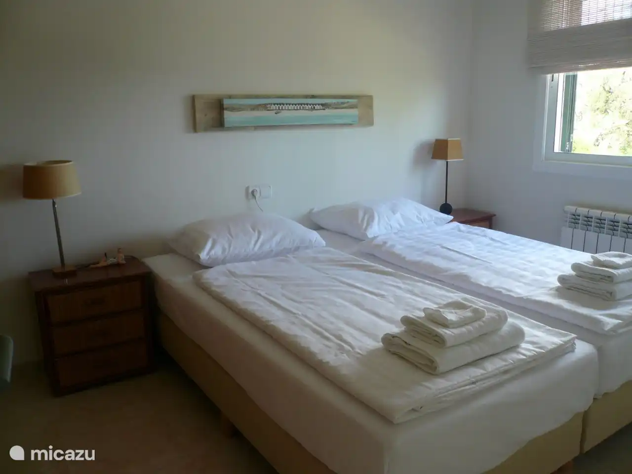 3ème des 4 chambres avec salle de bain partagée dans le couloir