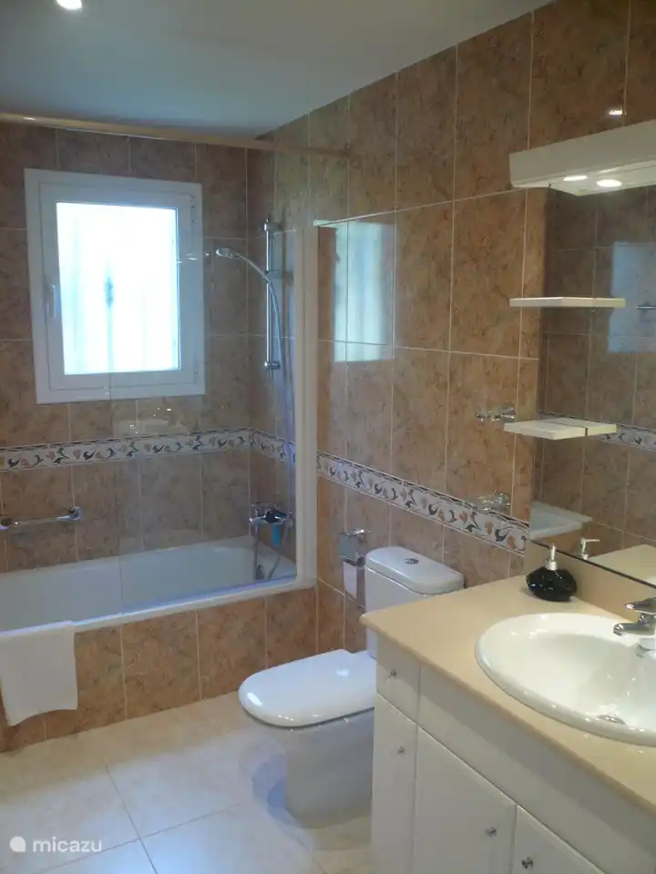 Salle de bain privée pour la chambre 4