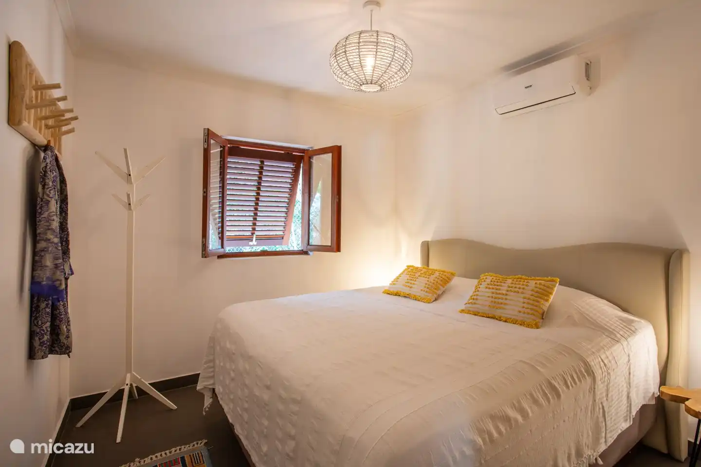 Erstes Schlafzimmer.