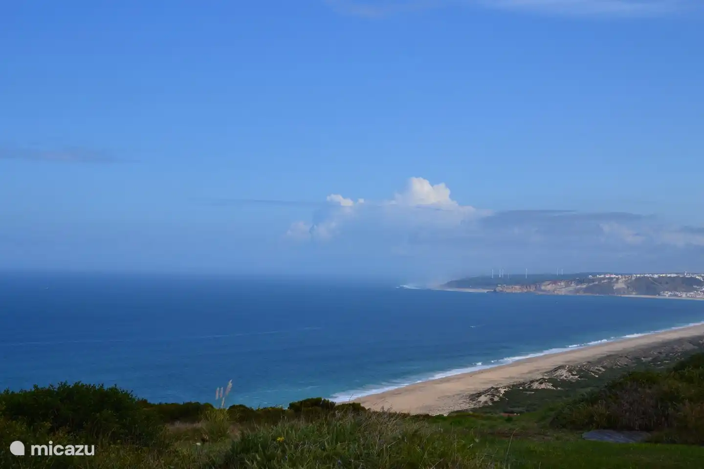 der nahe gelegene Strand von Salgado
