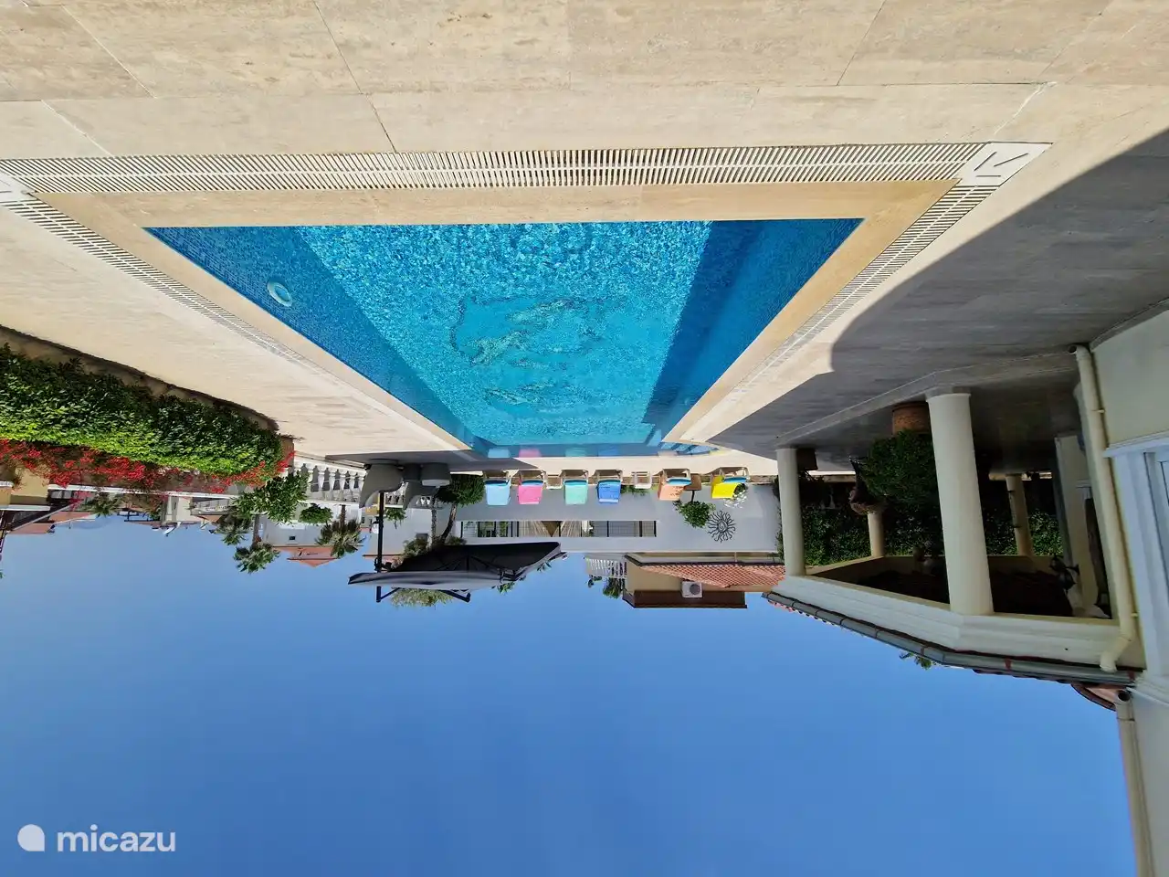 Schwimmbad von Außendusche