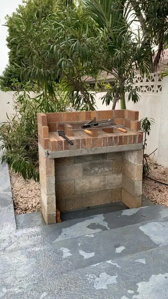 Barbacoa de piedra maciza