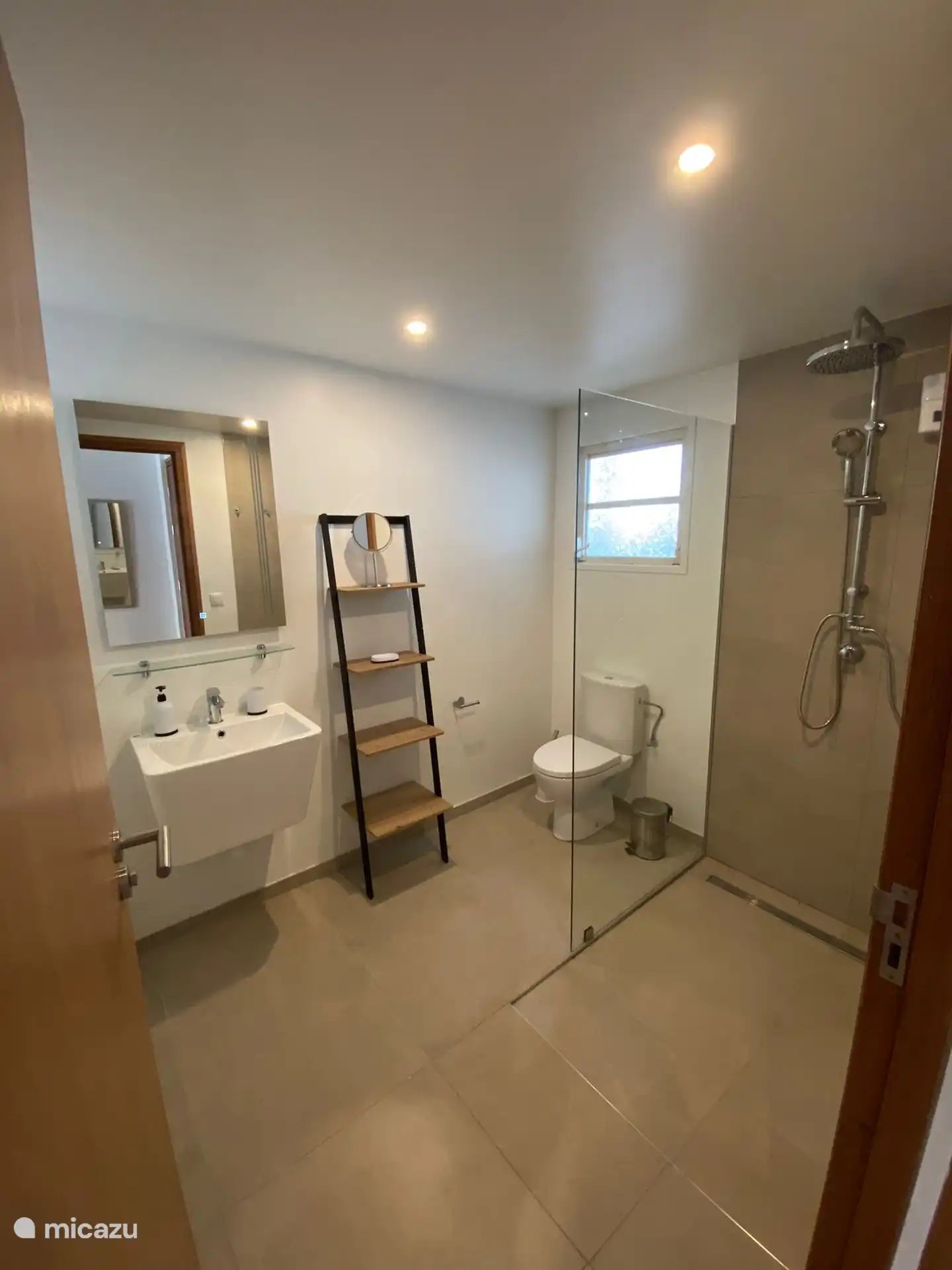 Baño 3 perteneciente al estudio/dormitorio 4