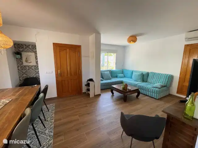 Maison Van Schaik | Espagne, Costa Blanca, Albir - maison de vacances Costa Blanca - villa à Albir - Casa van Schaik : Vous pouvez vous retirer dans le salon frais lorsque le soleil espagnol devient un peu trop chaud pour vous. Vous y trouverez la télévision avec WiFi et le coin salon pour 6 personnes.