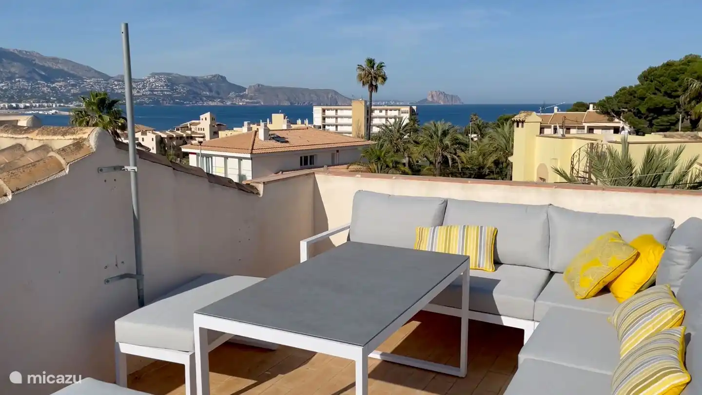 Costa Blanca - villa à Albir - Casa van Schaik : Avec votre groupe, vous pourrez profiter de la vue phénoménale sur la mer depuis le toit-terrasse et du soleil toute la journée. La maison est orientée au sud.
