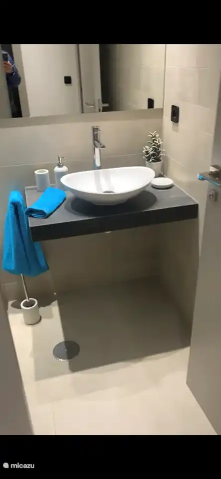 Salle de bain au rez-de-chaussée