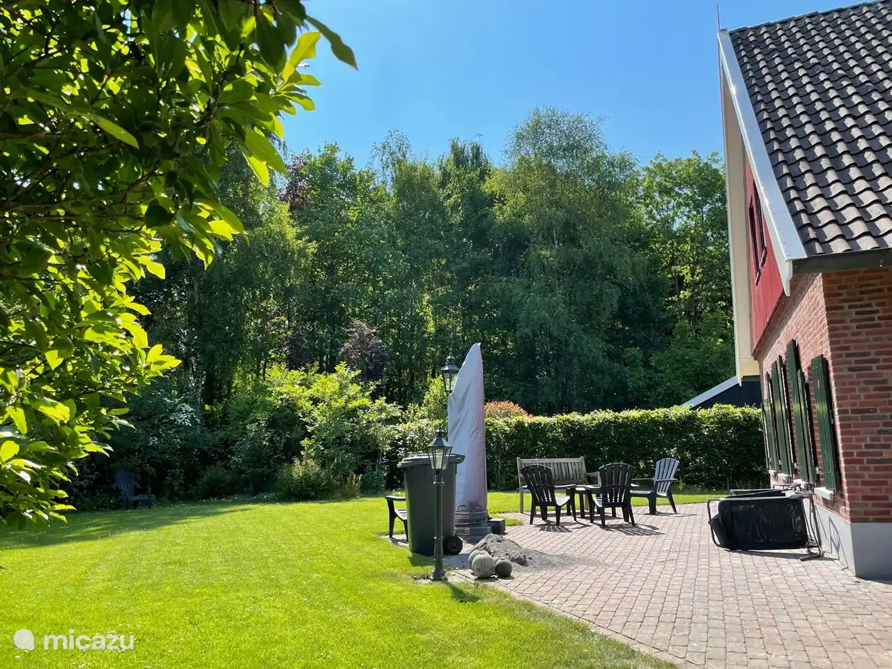 Geräumiger sonniger Garten