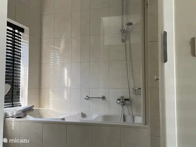 'Ons plekkie' bij het Hilgelo meer huren in Nederland, Gelderland, Winterswijk - vakantiehuis Badkamer beneden