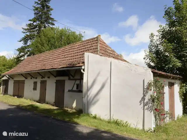 gîte / cottage huren in Frankrijk, Saône-et-Loire, Saint-Vincent-en-Bresse – Gîte Bourgogne Neem je fietsen mee? Dan is er ruimte in de schuur tegenover het huis om deze achter slot en grendel te zetten.