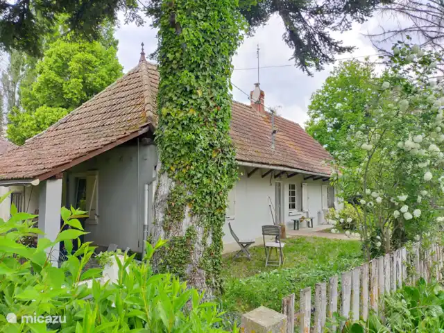 gîte / cottage huren in Frankrijk, Saône-et-Loire, Saint-Vincent-en-Bresse – Gîte Bourgogne Het huis is gebouwd in 1950 in de typische bouwstijl voor de Bresse-streek.