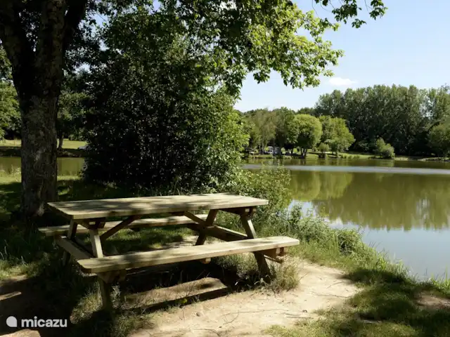 gîte / cottage huren in Frankrijk, Saône-et-Loire, Saint-Vincent-en-Bresse – Gîte Bourgogne Op 5 minuten loopafstand ligt het park Les Liaurats waar je kunt vissen, picknicken of een wandeling maken.
