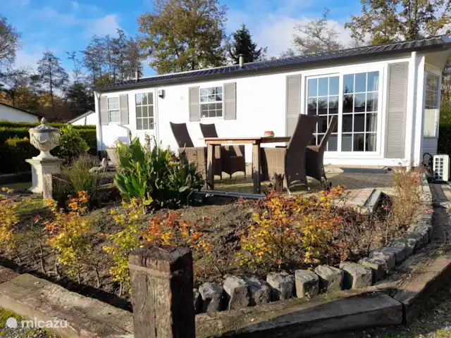 Maison de la nature Oisterwijk | Pays-Bas, Brabant-Septentrional, Oisterwijk - chalet Jardin devant avec salon de jardin