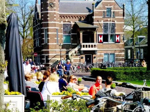 Maison de la nature Oisterwijk | Pays-Bas, Brabant-Septentrional, Oisterwijk - chalet Centre Oisterwijk
terrasses et commerces