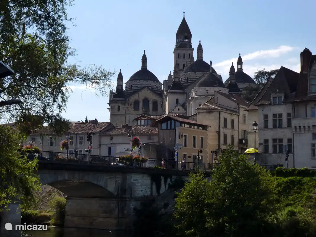Perigueux is the capital of the Dordogne and definitely worth a visit. 
See also more information under extra and then other information.