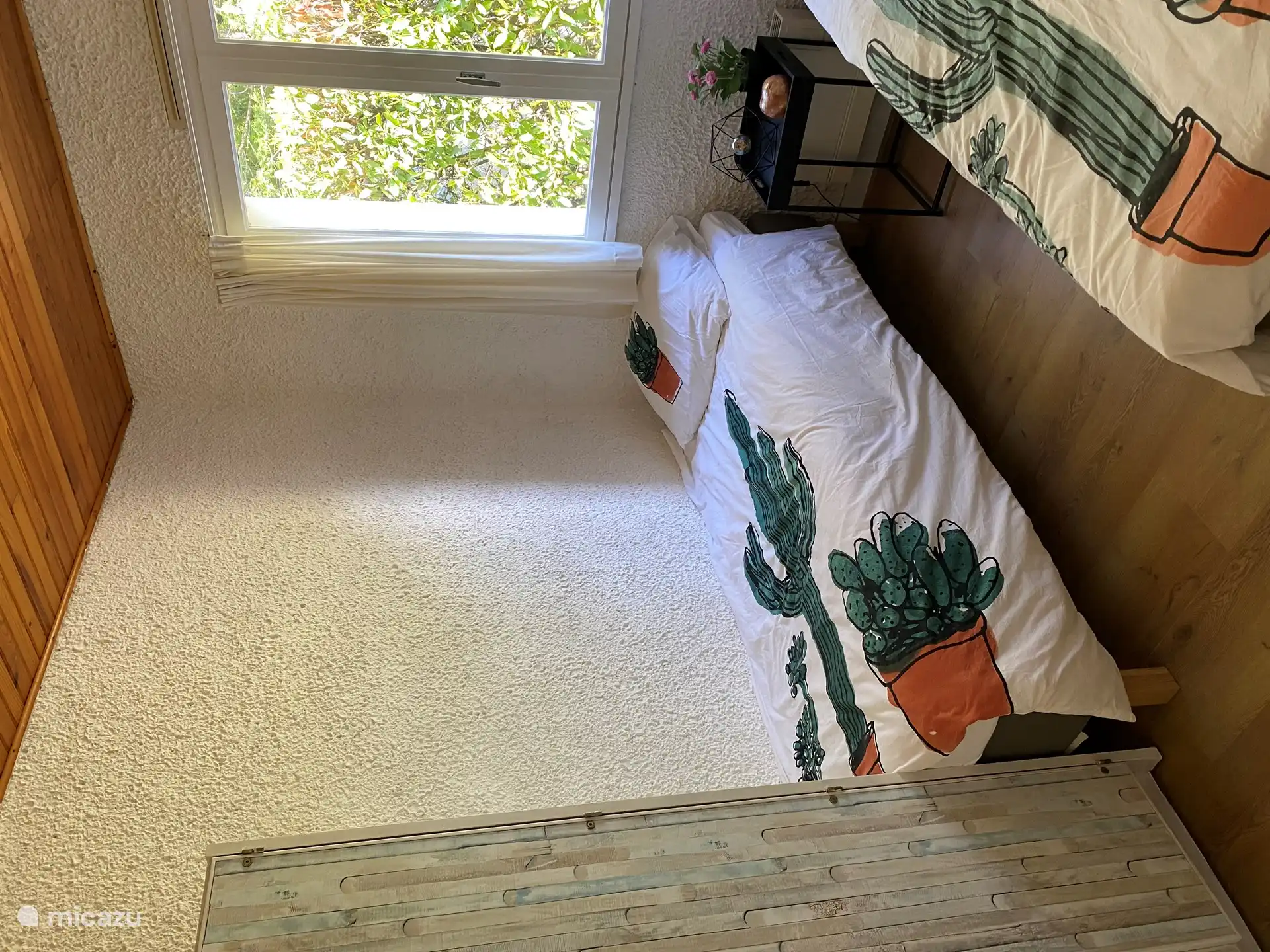 (children's) bedroom with 2 single beds and spacious wardrobe