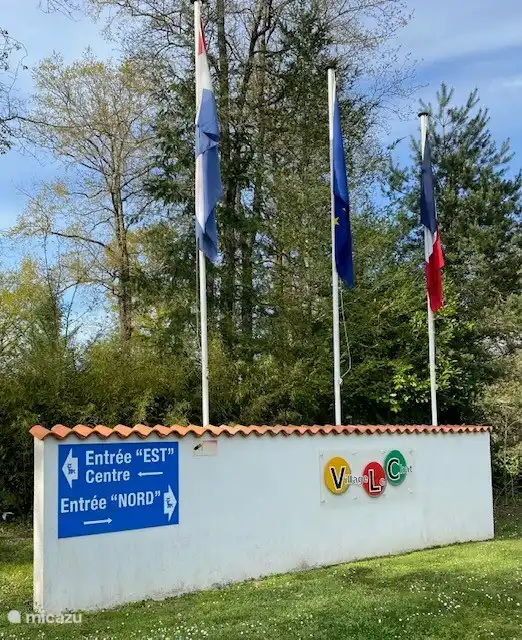 Main entrance, entrance is east. Our house is easy to reach through this entrance.