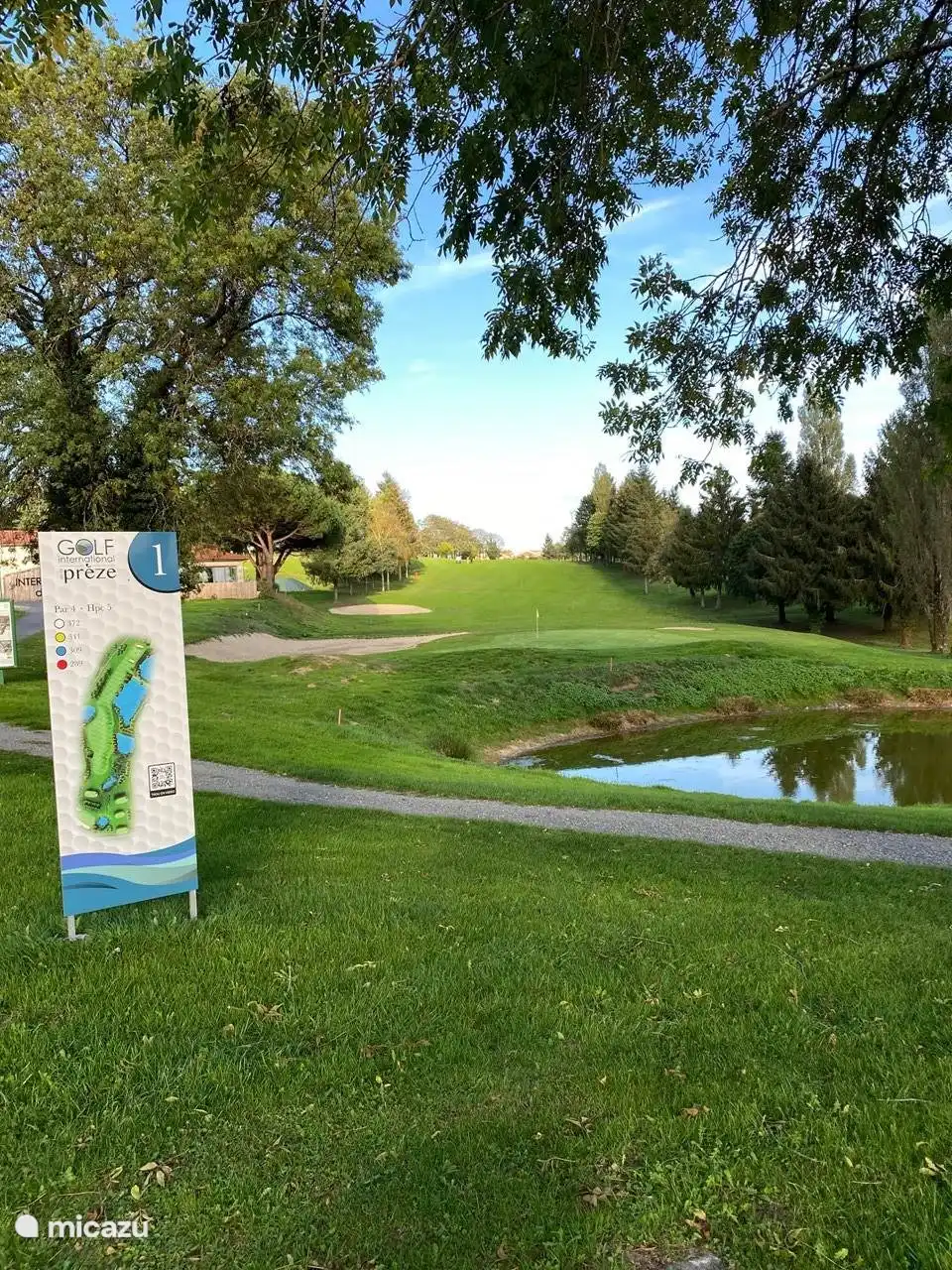 Golf de la Preze is located right next to the park.
A beautiful 18-hole course with GVB, beautiful driving range but also the 18-hole pitch and put is very nice and you don't need a GVB for this. Owners and their guests receive a discount.
