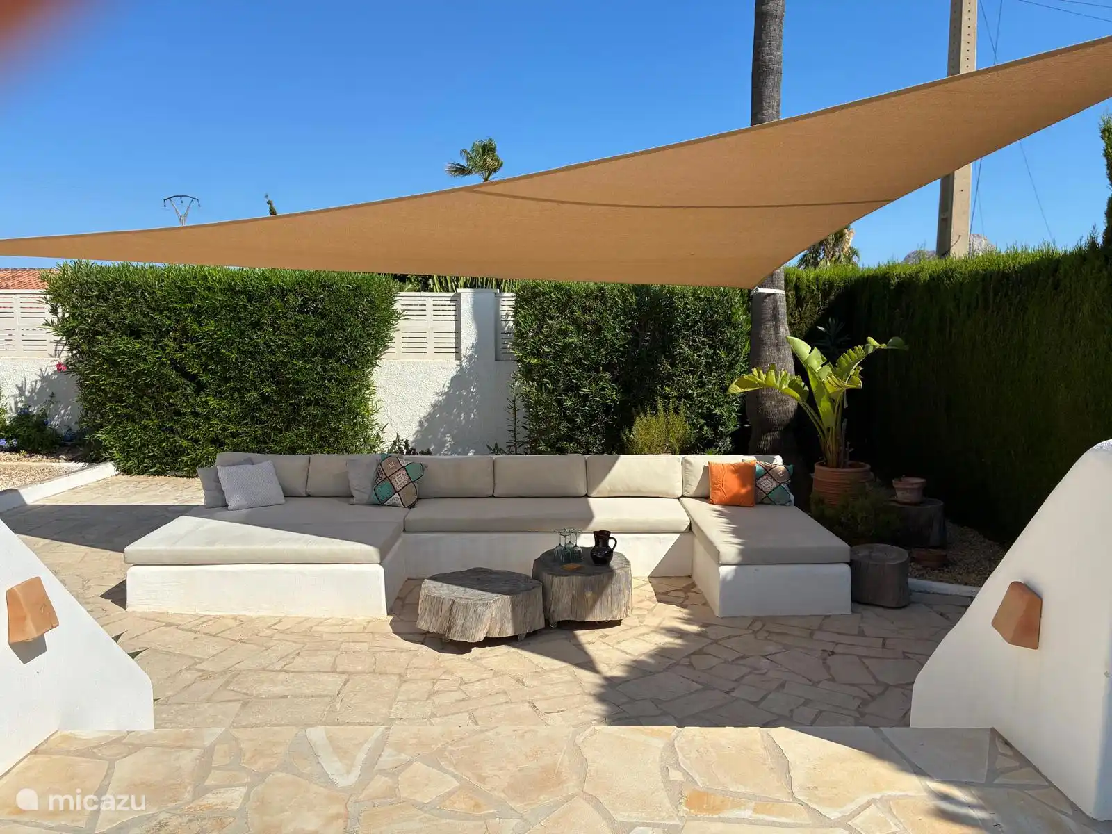 Loungebank met schaduwdoek