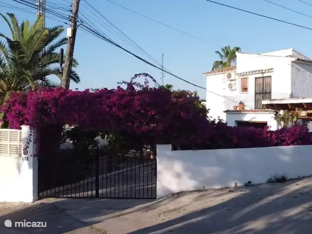 Casa La Sigala con vista al mar en España, Costa Blanca, Calpe - villa casa totalmente amurallada con puerta de entrada, entrada y cochera (lugar para 2 coches)