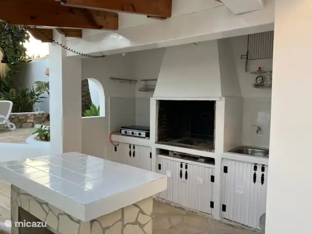 Casa La Sigala con vista al mar en España, Costa Blanca, Calpe - villa cocina al aire libre con barbacoa y fuego de gas