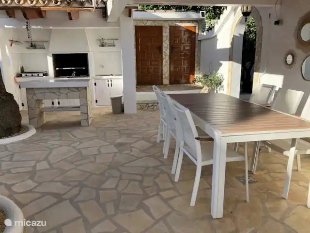 Casa La Sigala con vista al mar en España, Costa Blanca, Calpe - villa comedor sombreado