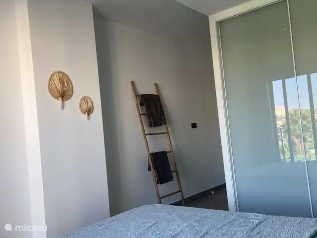 Playa Casa Marani en España, Costa Blanca, Guardamar del Segura - apartamento Hay suficiente espacio de almacenamiento en el espacioso armario.