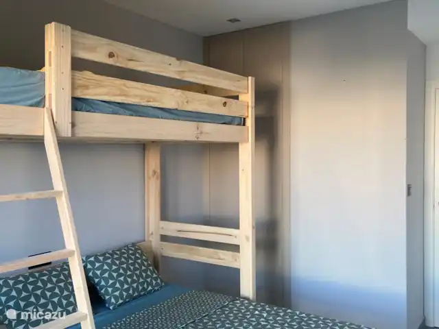 Playa Casa Marani en España, Costa Blanca, Guardamar del Segura - apartamento La cama doble es de 150x200 y la cama alta de 90x200.