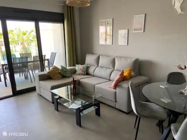Playa Casa Marani en España, Costa Blanca, Guardamar del Segura - apartamento El salón se encuentra junto a la terraza.