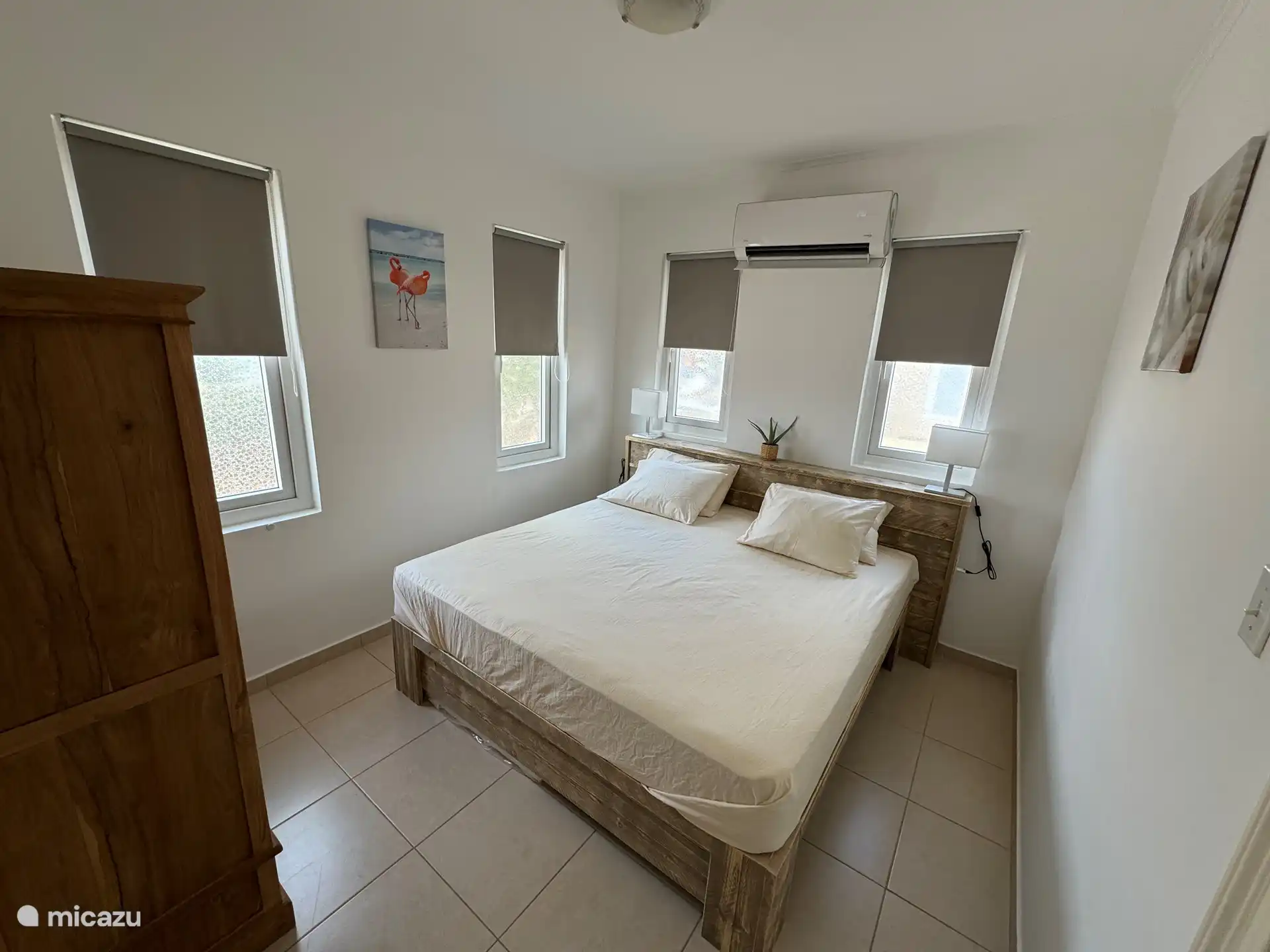 Chambre arrière avec lit King-size.