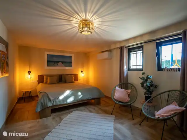 Villa Maîtres | Espagne, Costa Blanca, Alfáz del Pi - villa Chambre 5 avec vue sur la piscine 
Lit double 180 x 200
