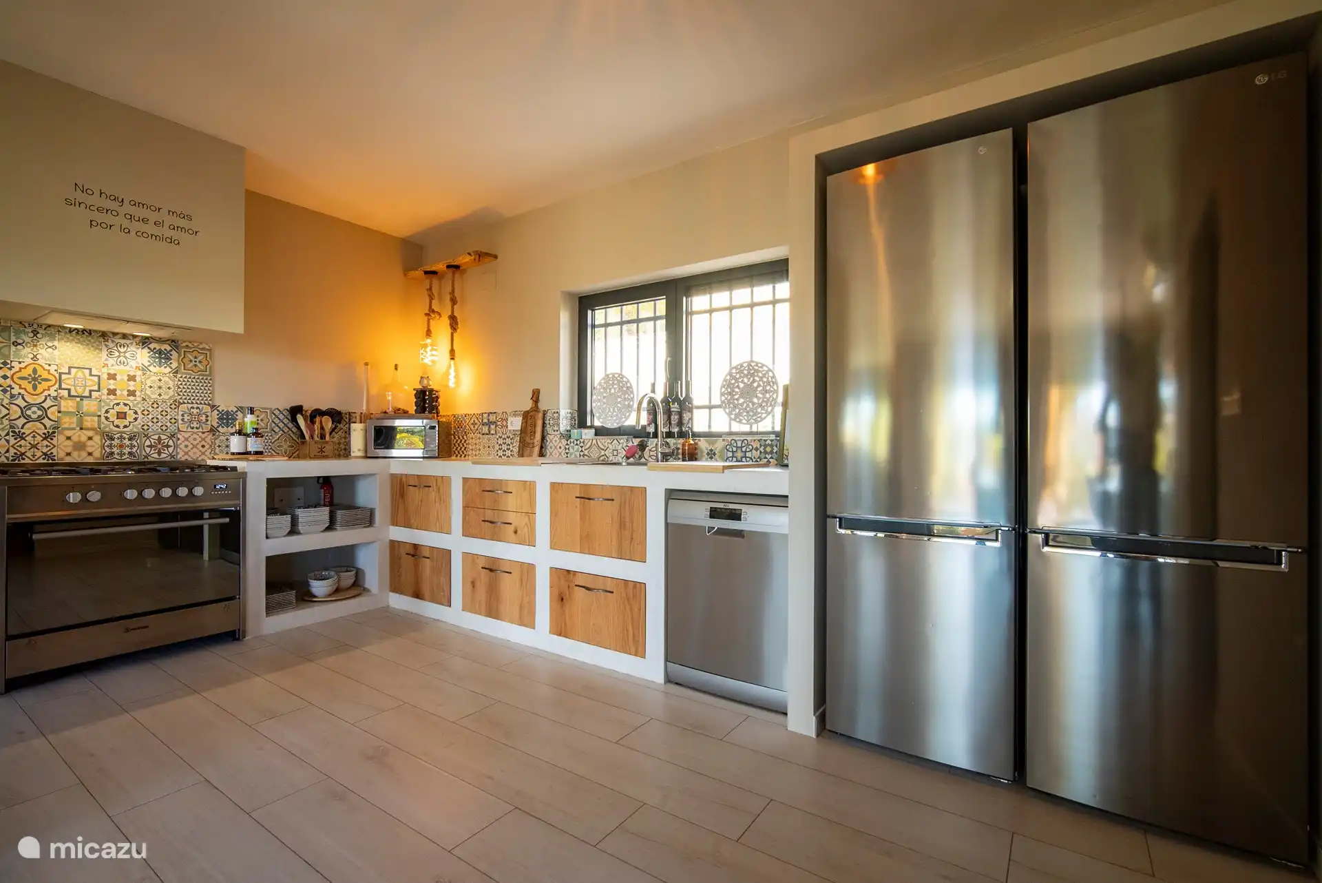 La cuisine est entièrement équipée