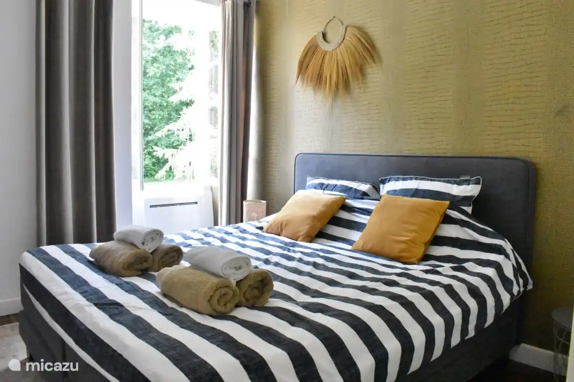 Schlafzimmer 1