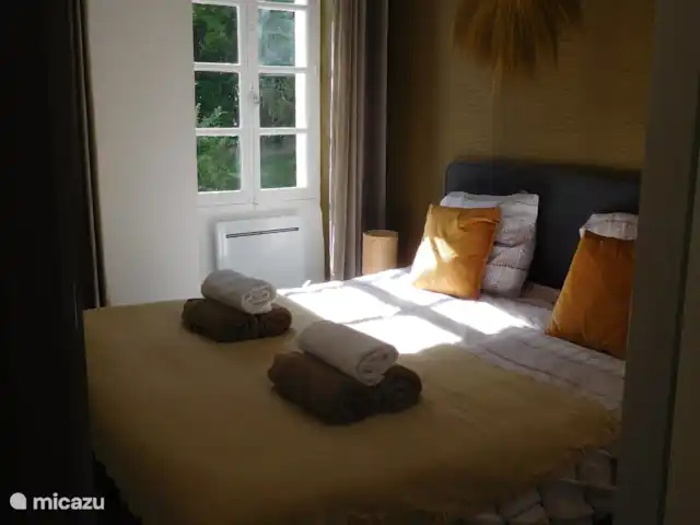 gîte / cottage huren in Frankrijk, Lot, Prayssac – Gite Font Cuberte Slaapkamer 1 met boxspringbed