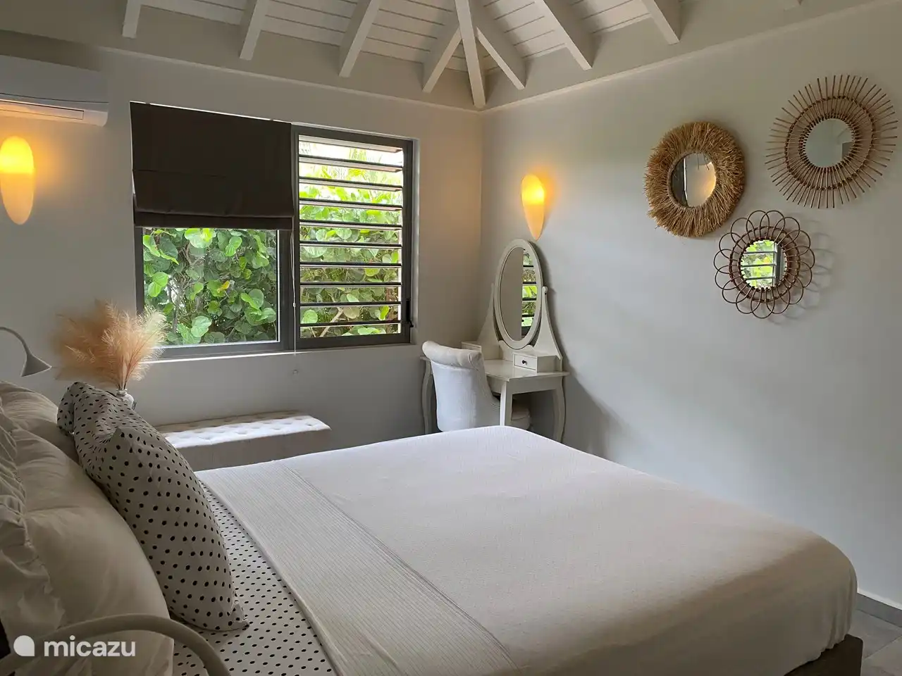 Coiffeuse appartenant à la chambre 2